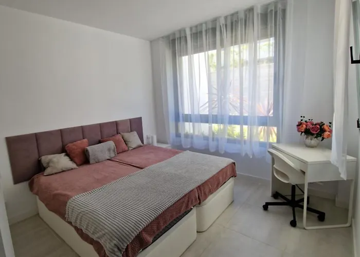 In Vanian Gardens * إِستيبونا