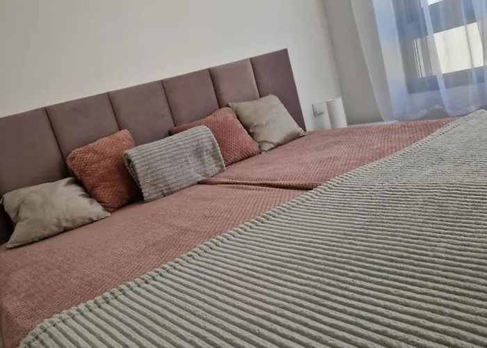 In Vanian Gardens * إِستيبونا